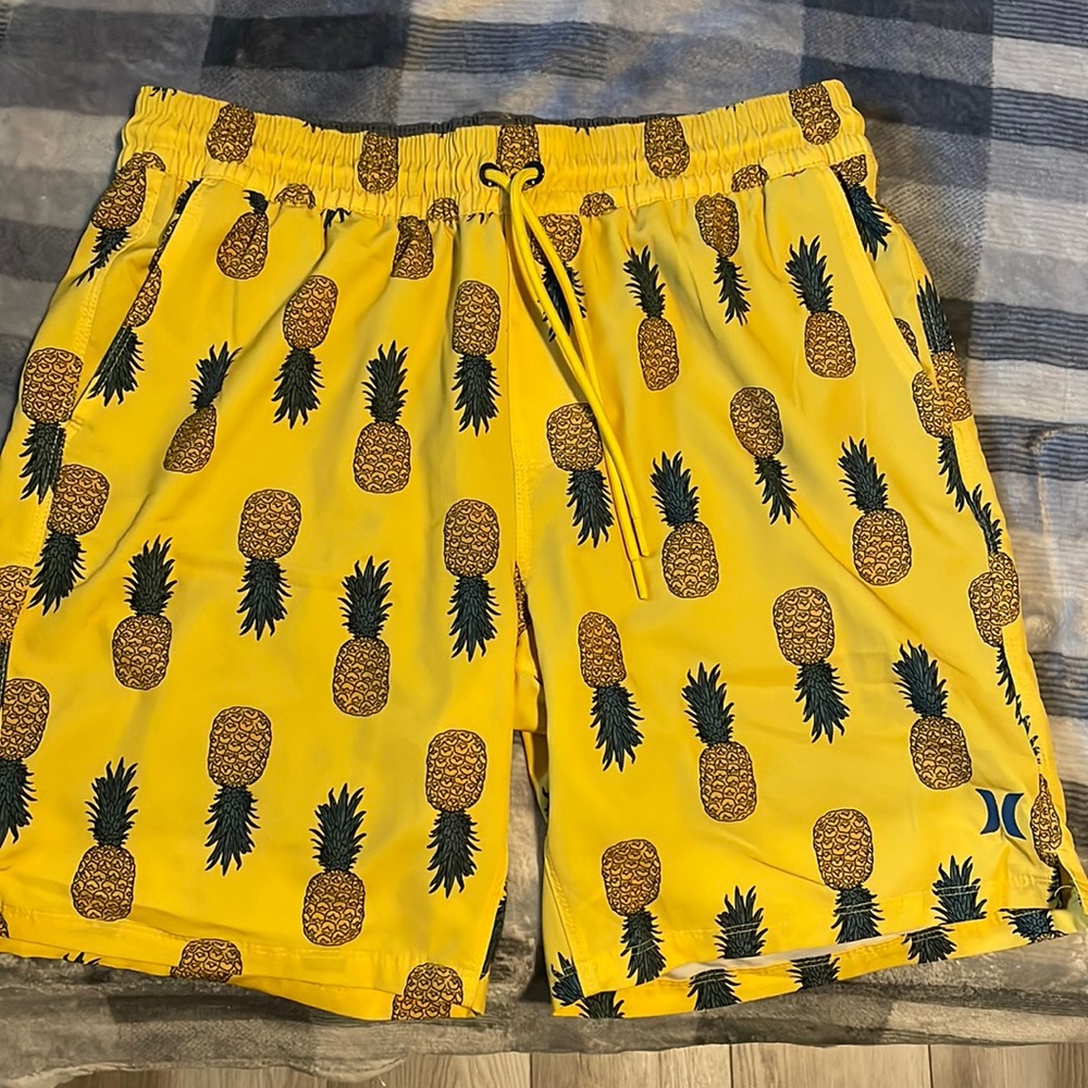 Men’s Hurley size large swim suit.